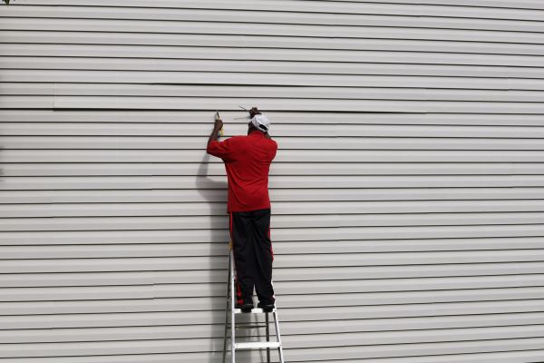 Cost of Loose Siding Repair in Hopkins